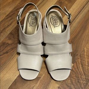 Life Stride Cream Open-Toe Sandals